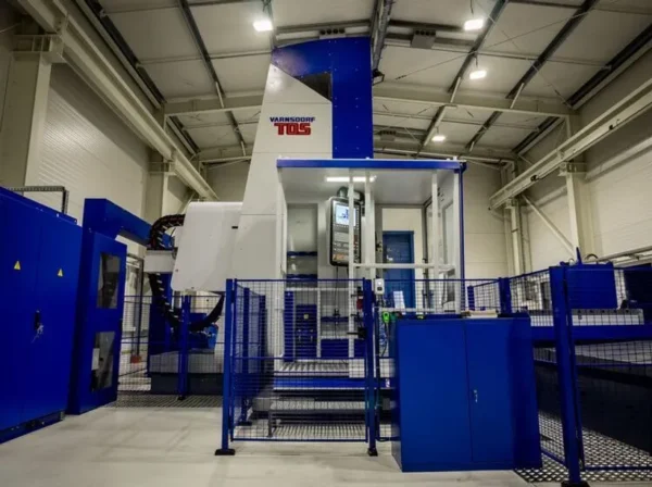 TOS Varnsdorf WHR 13 high-capacity horizontal boring machine with Ø130 mm extending ram and spindle